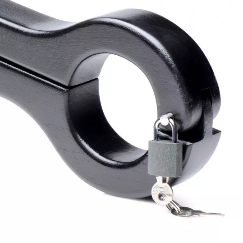 Rimba Tire Testicules En Bois - Scrotum Pillory 4 Rimba Tire Testicules En Bois - Scrotum Pillory - Image 4