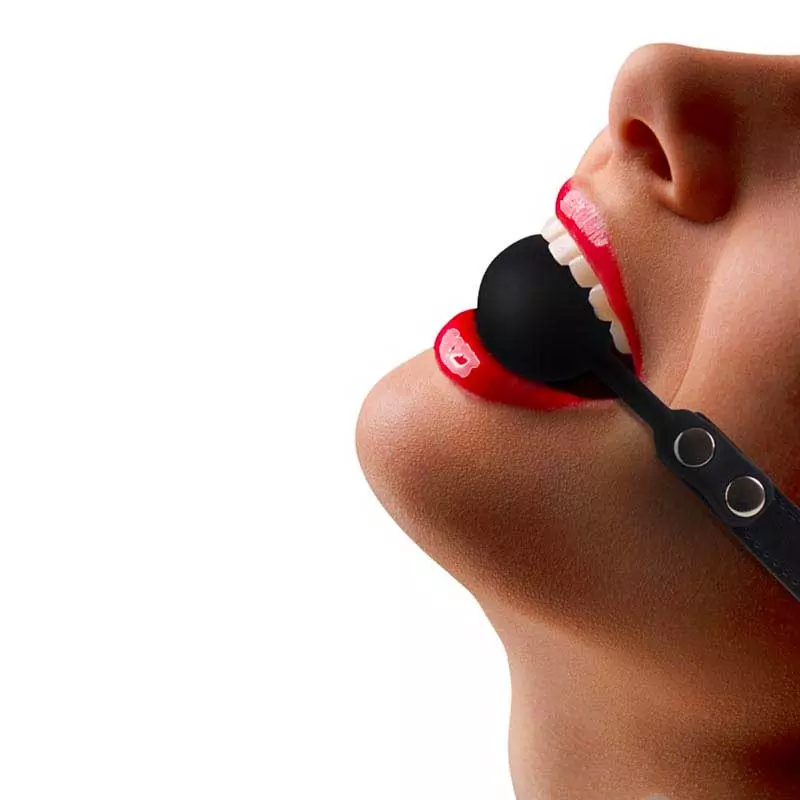 Bâillon Boule En Silicone Ø 4 Cm Noir - Ouch! 1 Bâillon Boule En Silicone Ø 4 Cm Noir - Ouch!